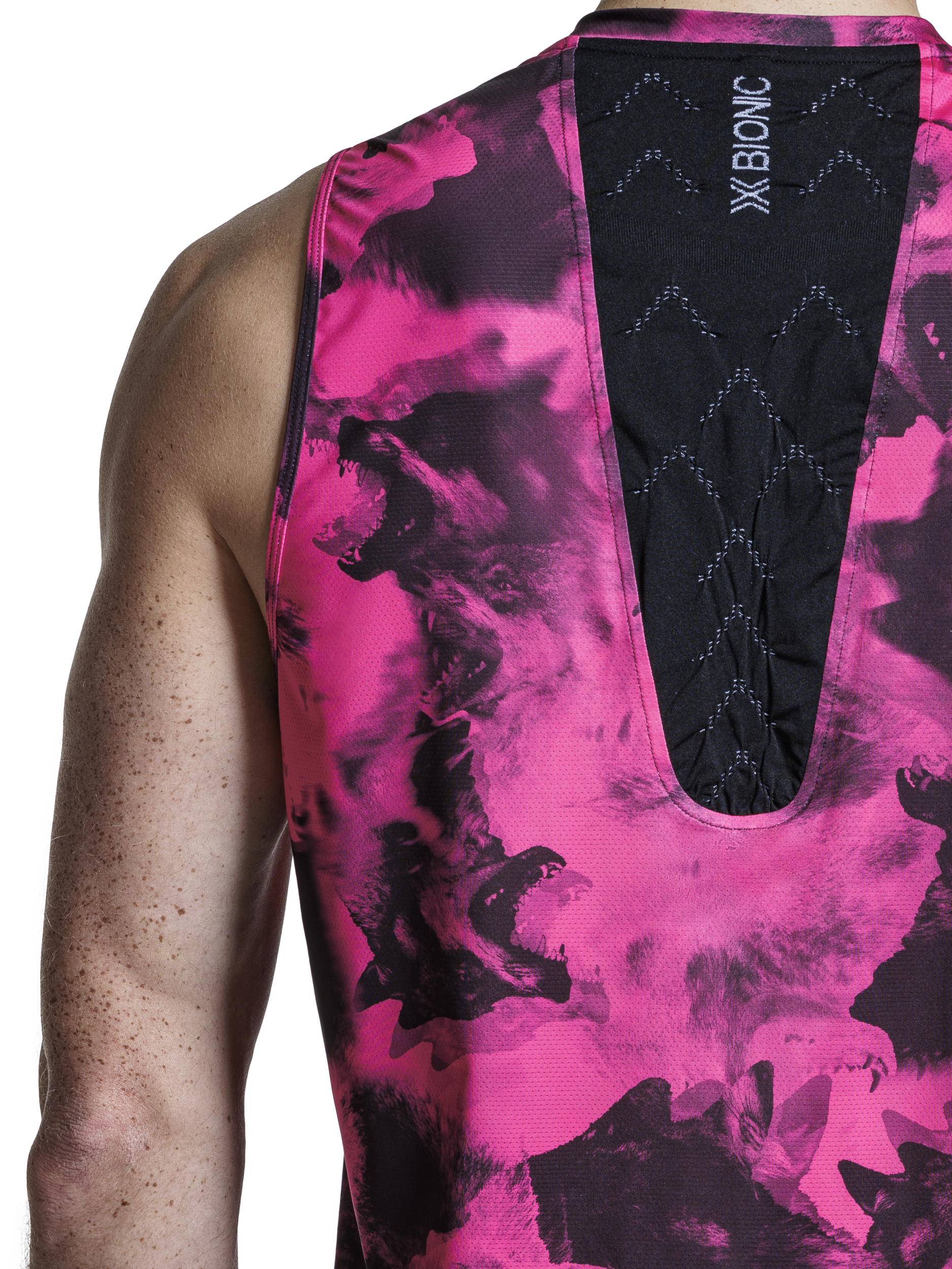 X-BIONIC COREFUSION RUN TANK - Wolfpack Black Neo Pink - Tanks - 19 of 27