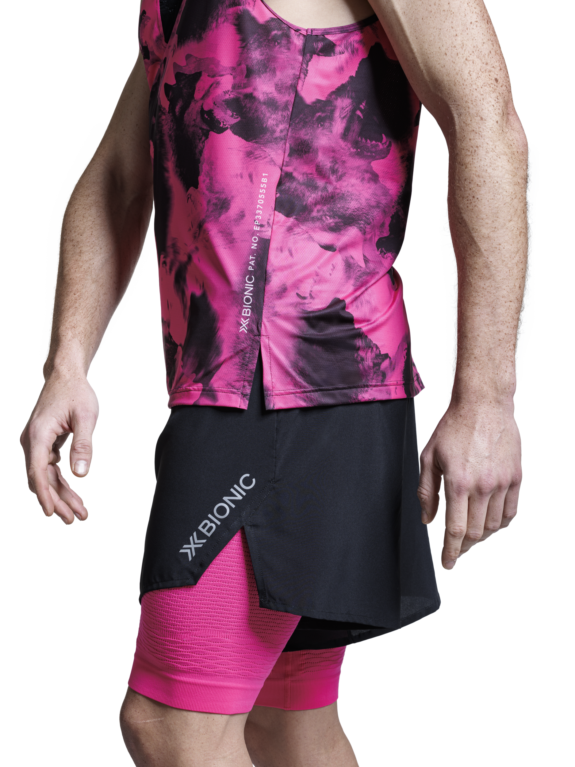 X-BIONIC COREFUSION RUN TANK - Wolfpack Black Neo Pink - Tanks - 20 of 27