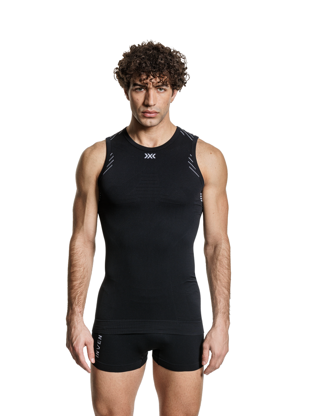 555861f8-1011-4e93-a871-849076c4e7b3___555861f8-1011-4e93-a871-849076c4e7b3,IN-YT01S19M-B002,250213-IN-YT01S19M-B002-MODEL_SHOT-0229_2C,dam,#color_opal-black-arctic-white